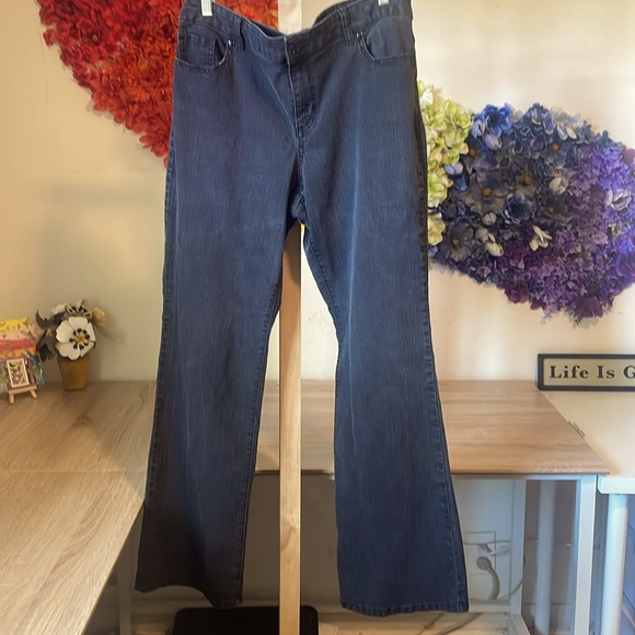 Chicos High Rise ultimate fit “ barely” flare leg washed black jeans - Picture 3 of 9